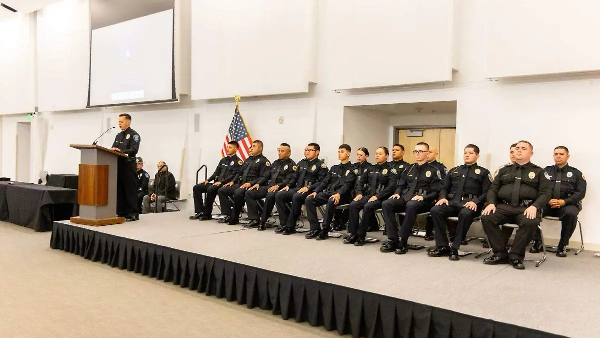 Se graduan policas de San Luis AZ  (2)